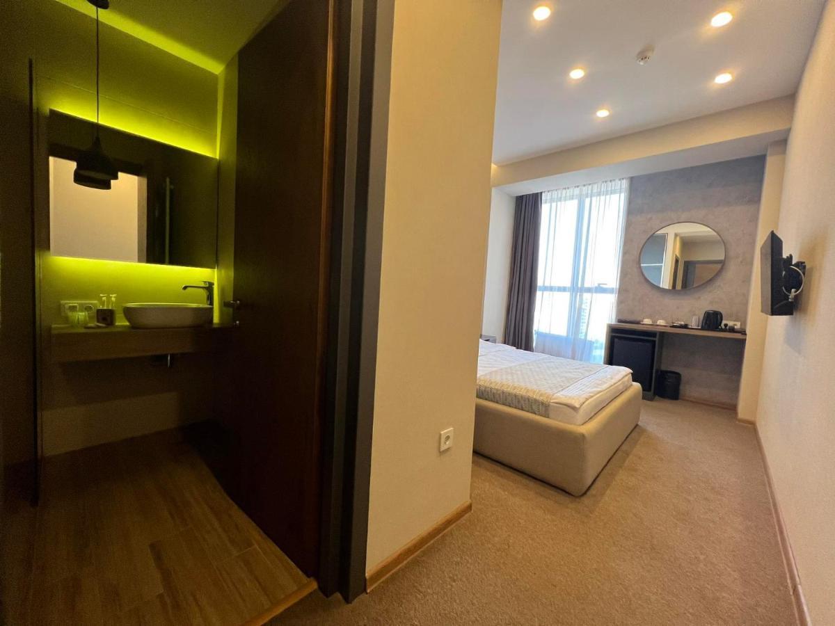 Hotel Sky Station Tiflis Dış mekan fotoğraf