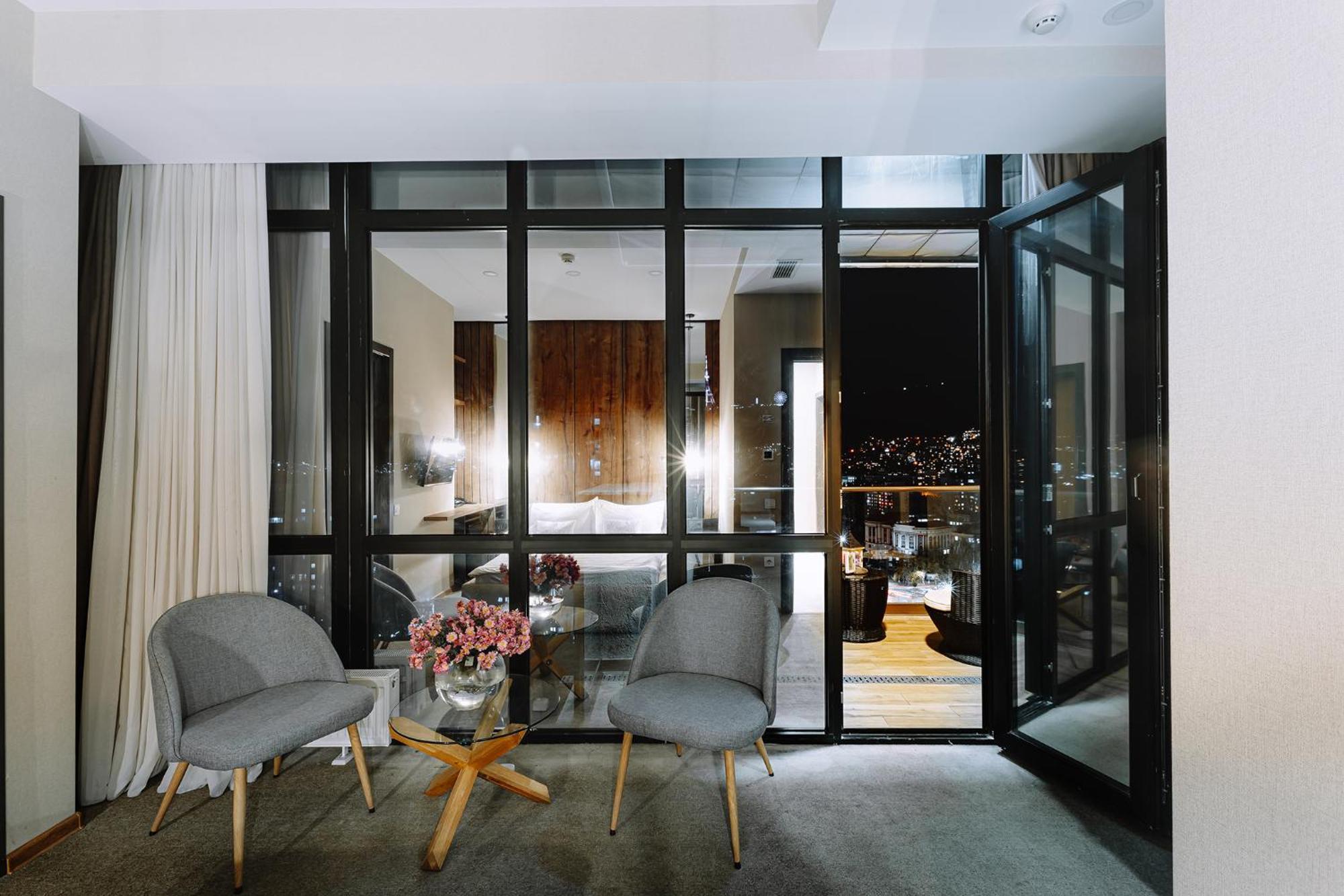 Hotel Sky Station Tiflis Dış mekan fotoğraf