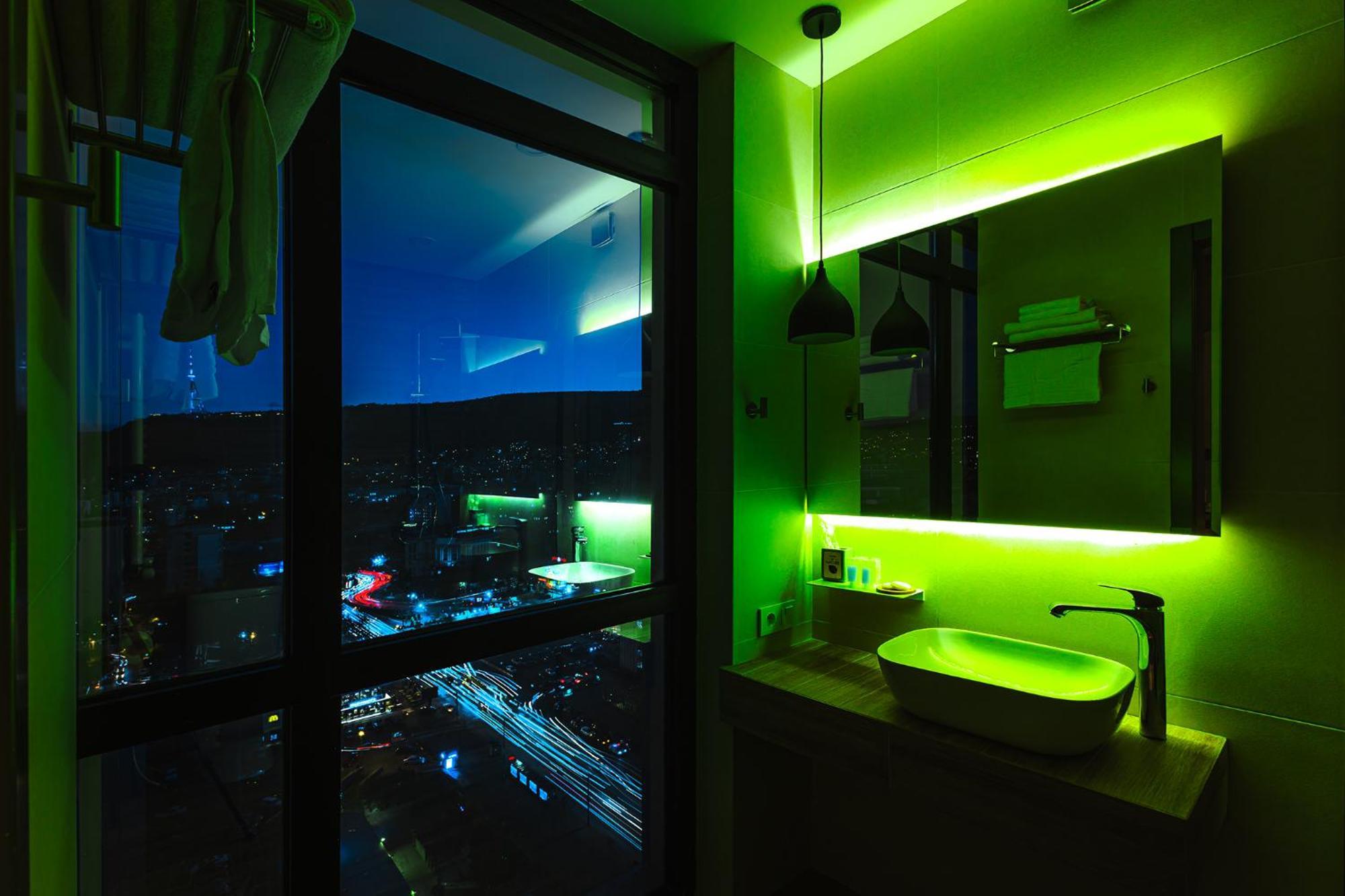 Hotel Sky Station Tiflis Dış mekan fotoğraf