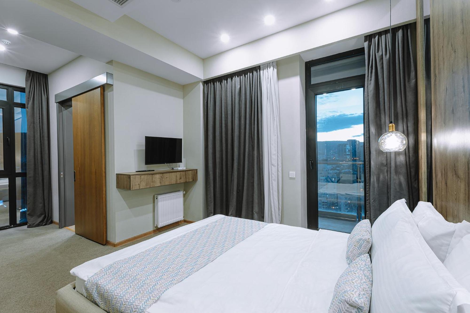 Hotel Sky Station Tiflis Dış mekan fotoğraf
