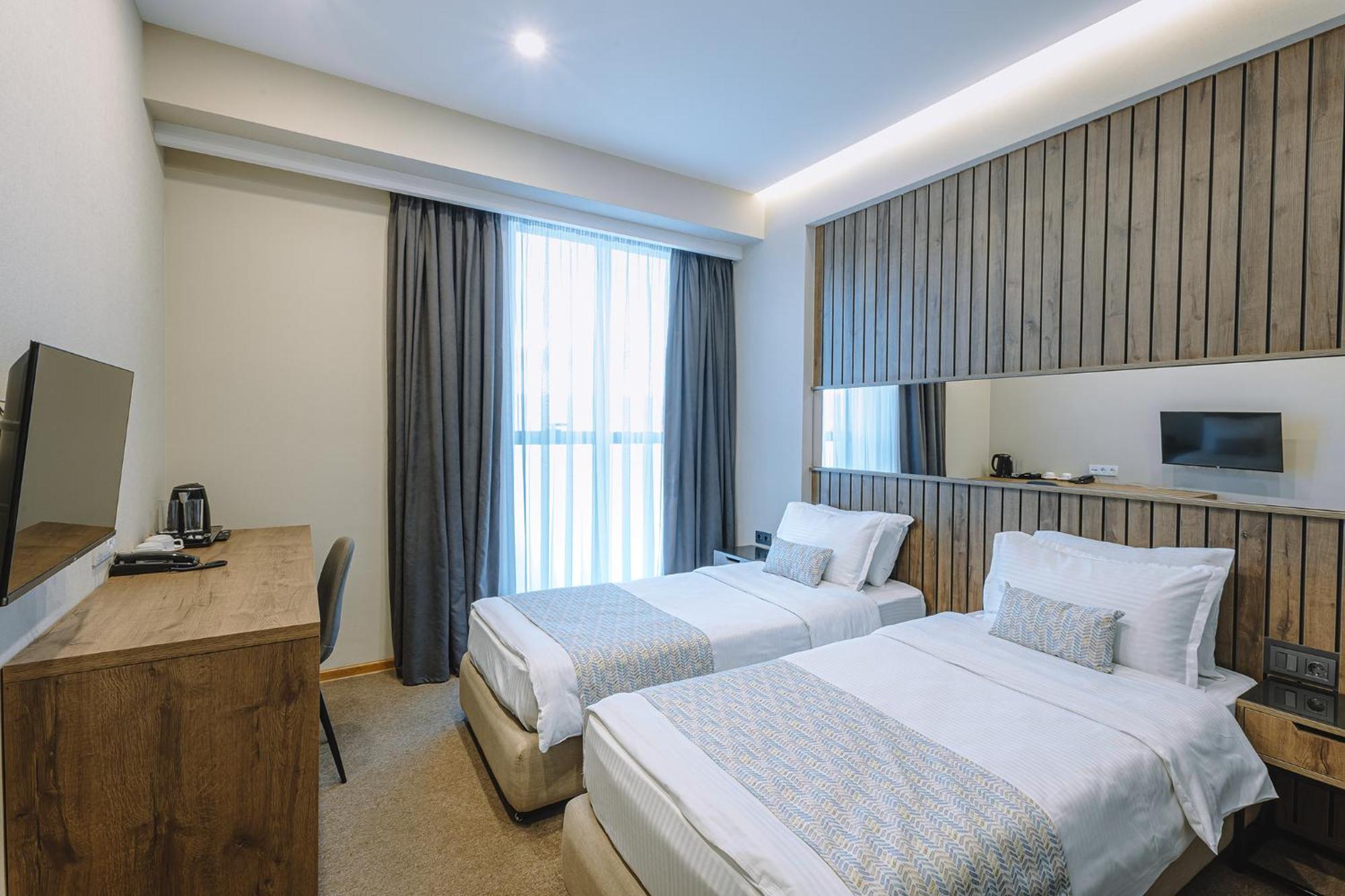 Hotel Sky Station Tiflis Dış mekan fotoğraf
