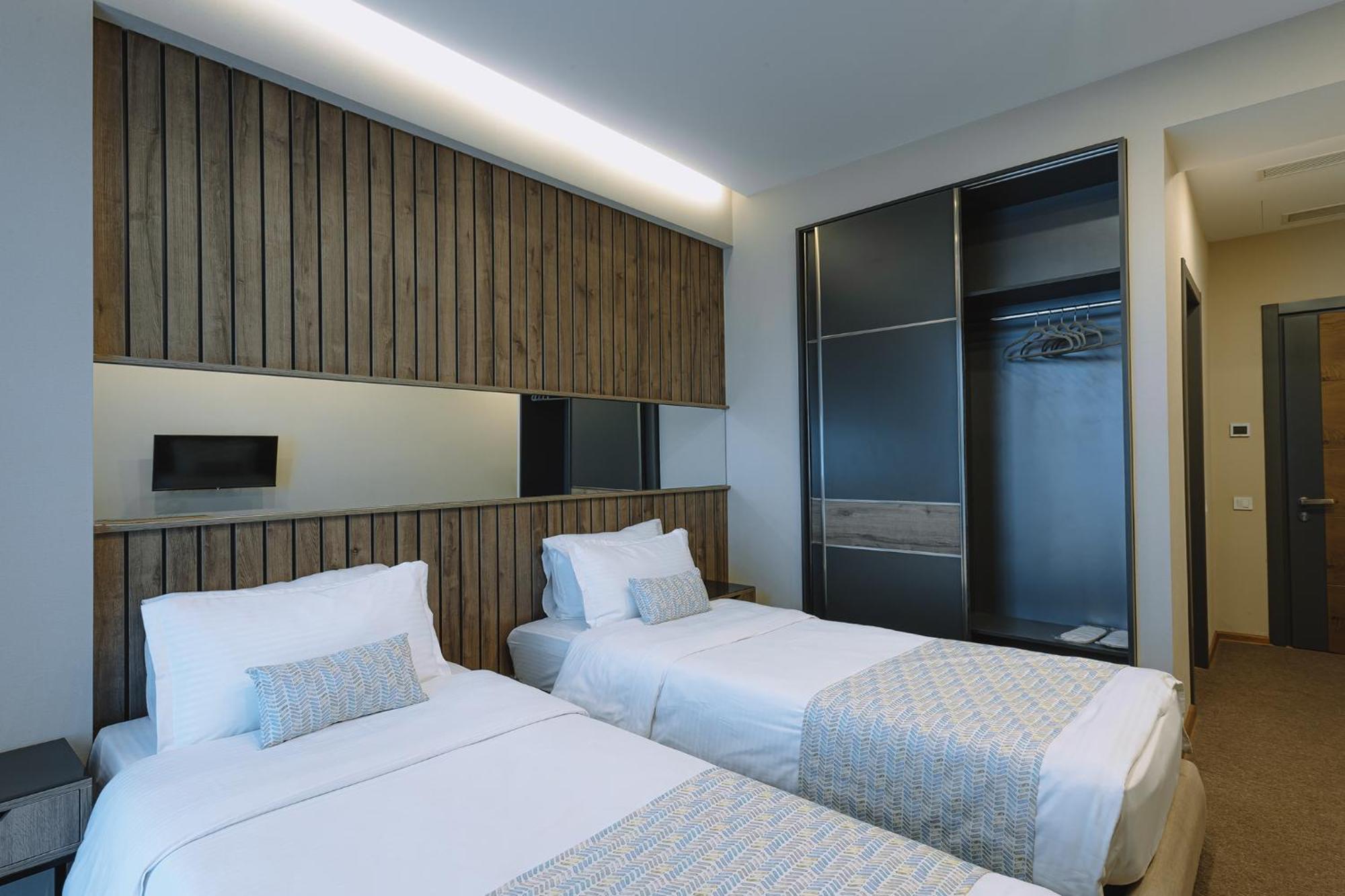 Hotel Sky Station Tiflis Dış mekan fotoğraf