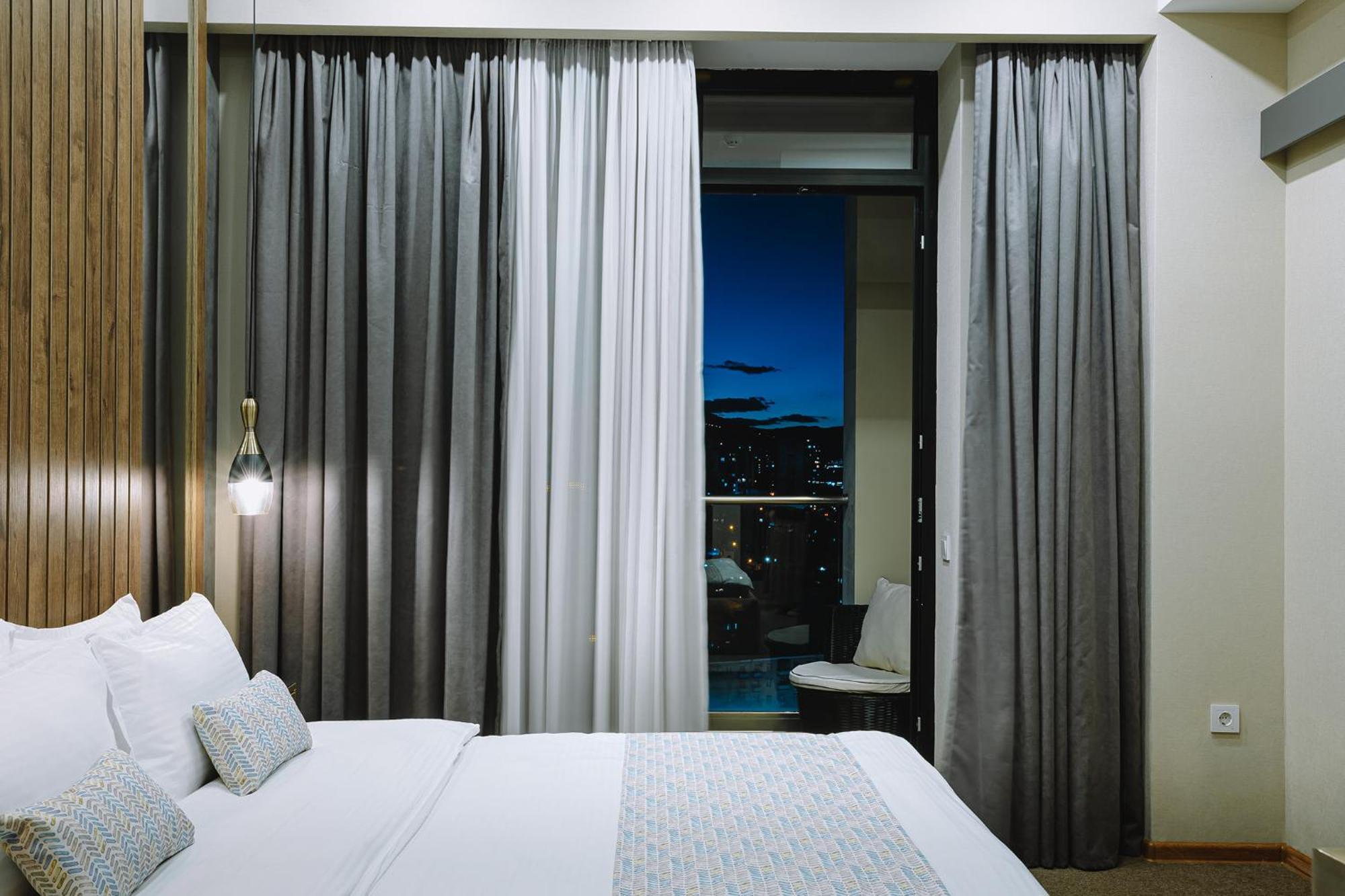 Hotel Sky Station Tiflis Dış mekan fotoğraf
