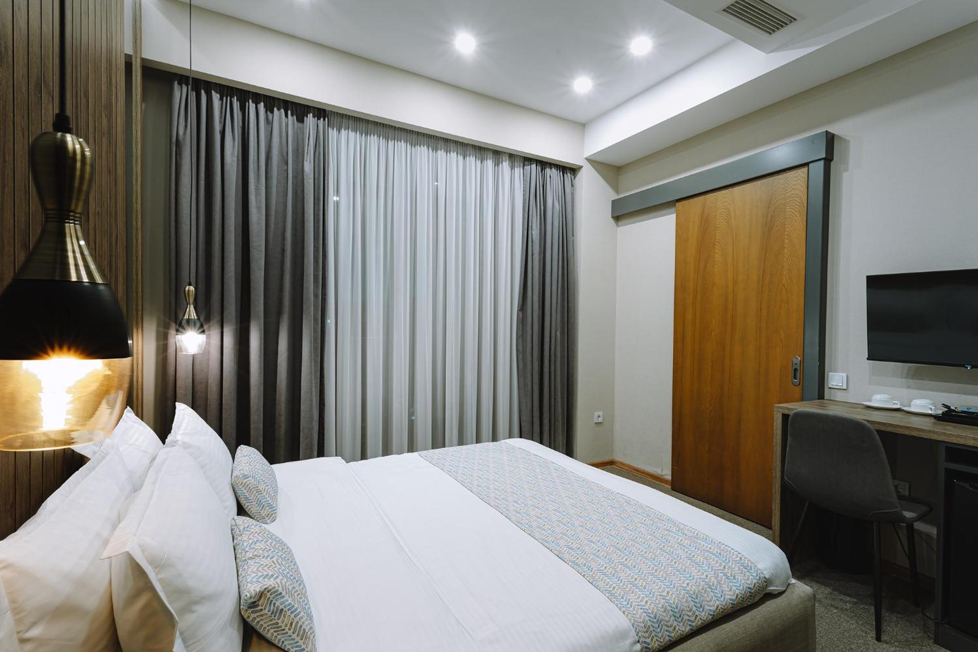 Hotel Sky Station Tiflis Dış mekan fotoğraf