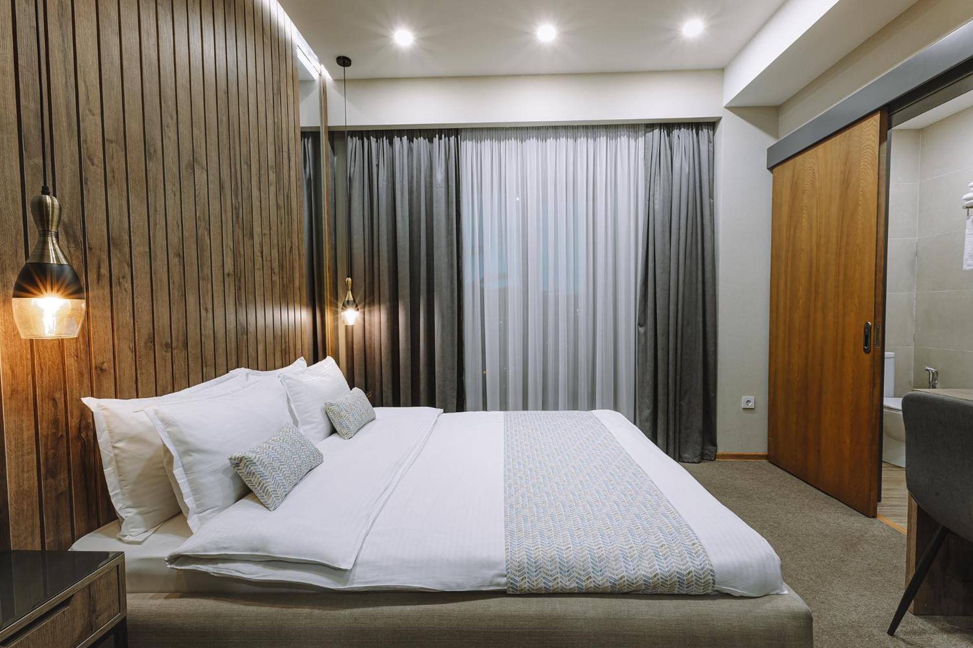Hotel Sky Station Tiflis Dış mekan fotoğraf