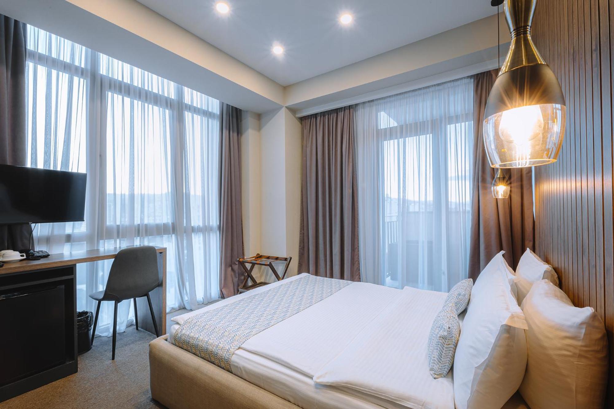 Hotel Sky Station Tiflis Dış mekan fotoğraf