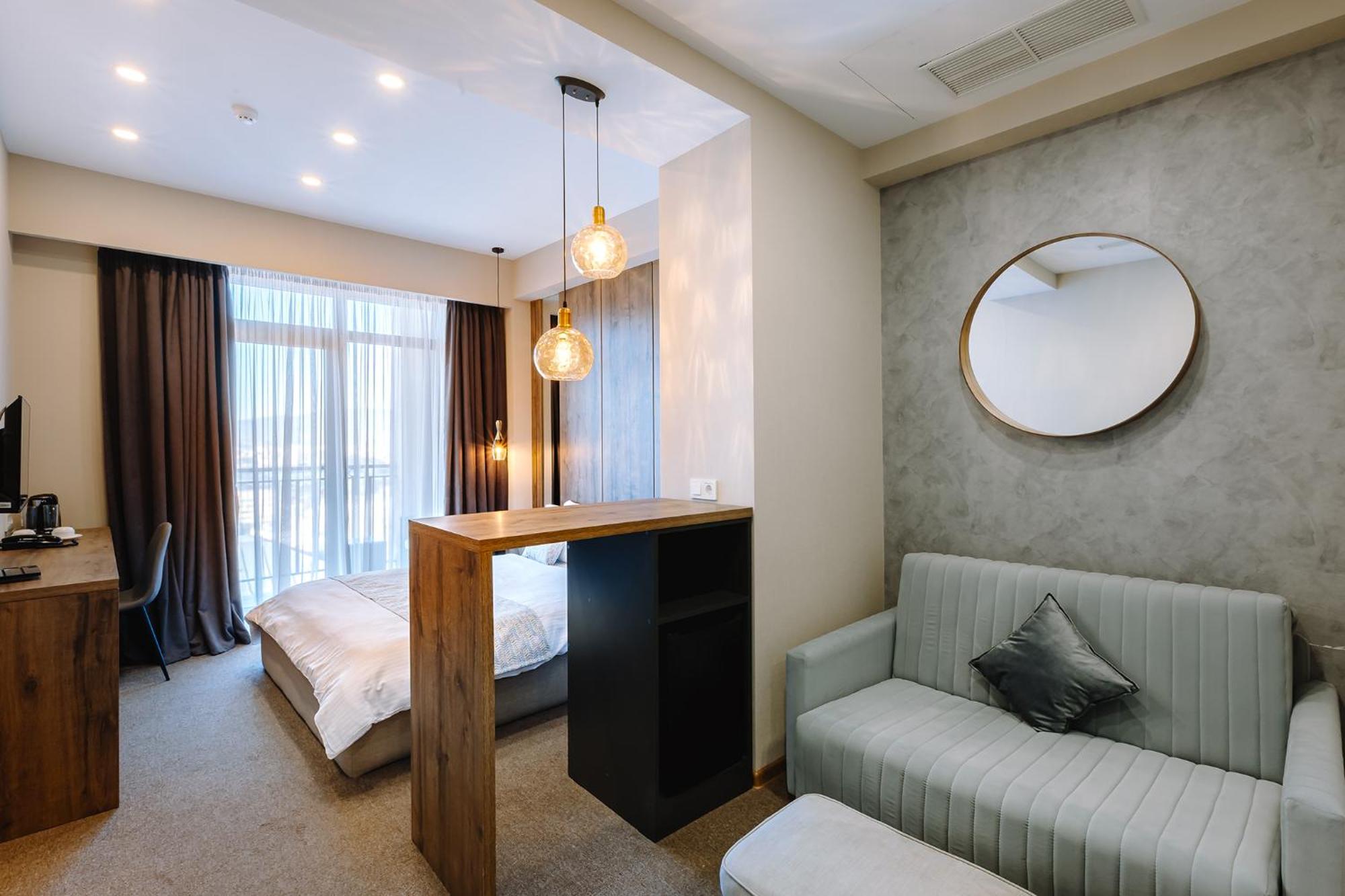Hotel Sky Station Tiflis Dış mekan fotoğraf