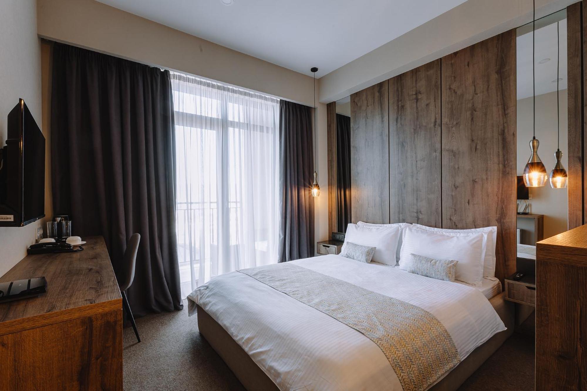 Hotel Sky Station Tiflis Dış mekan fotoğraf